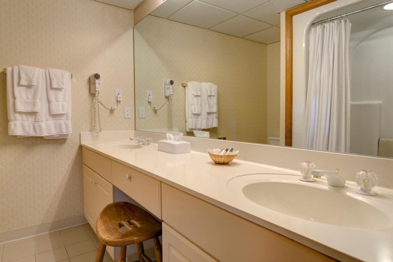 The Highlands At Harbor Springs Hotell Rum bild